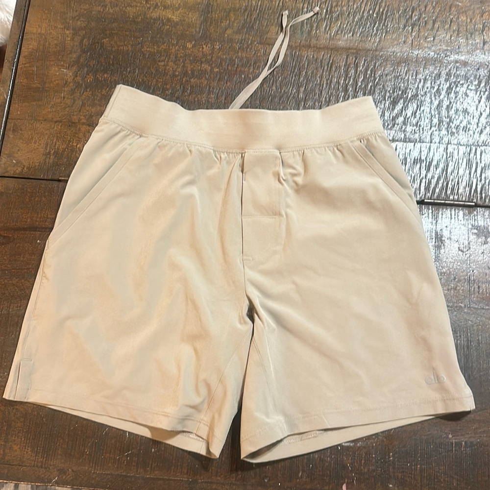 Alo tan shorts small 32 waist